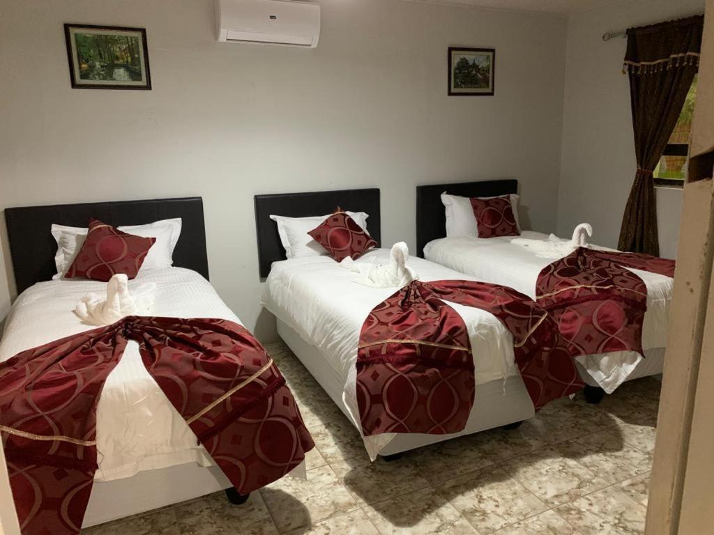 Juda Haus Lodge Катима-Мулило Экстерьер фото