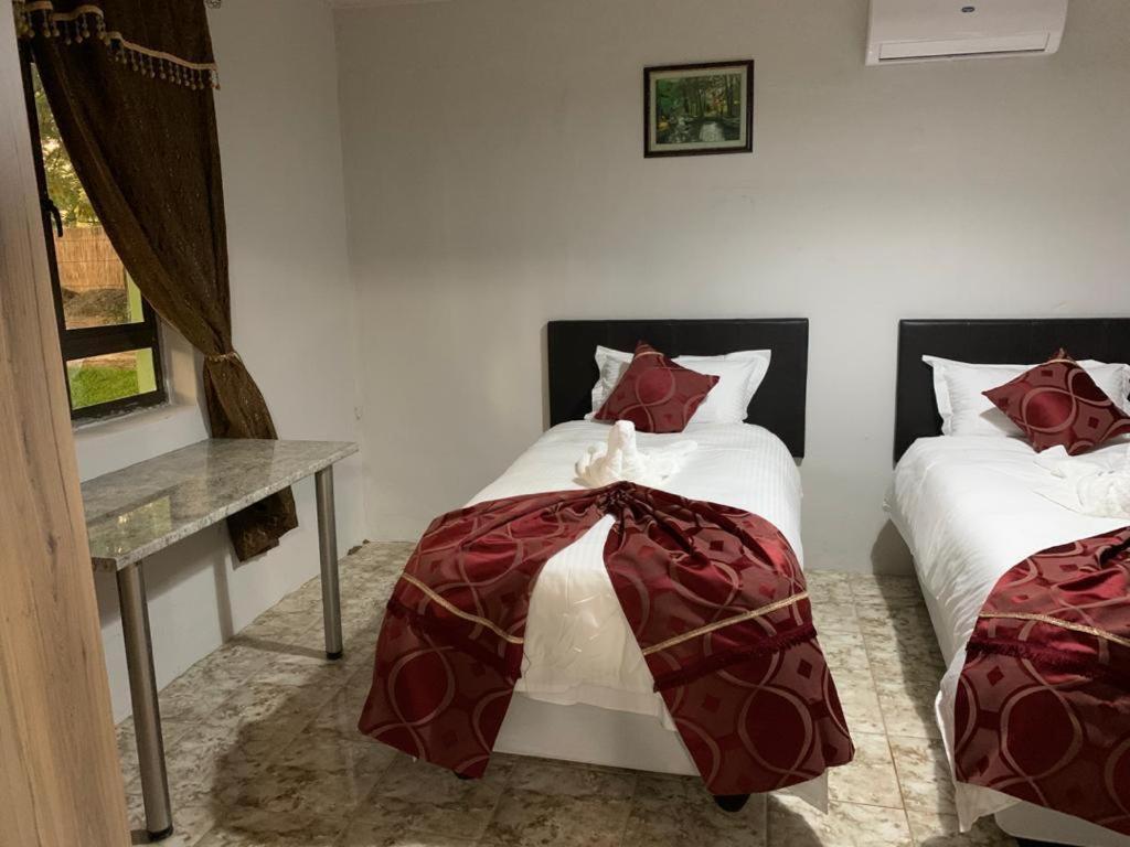 Juda Haus Lodge Катима-Мулило Экстерьер фото
